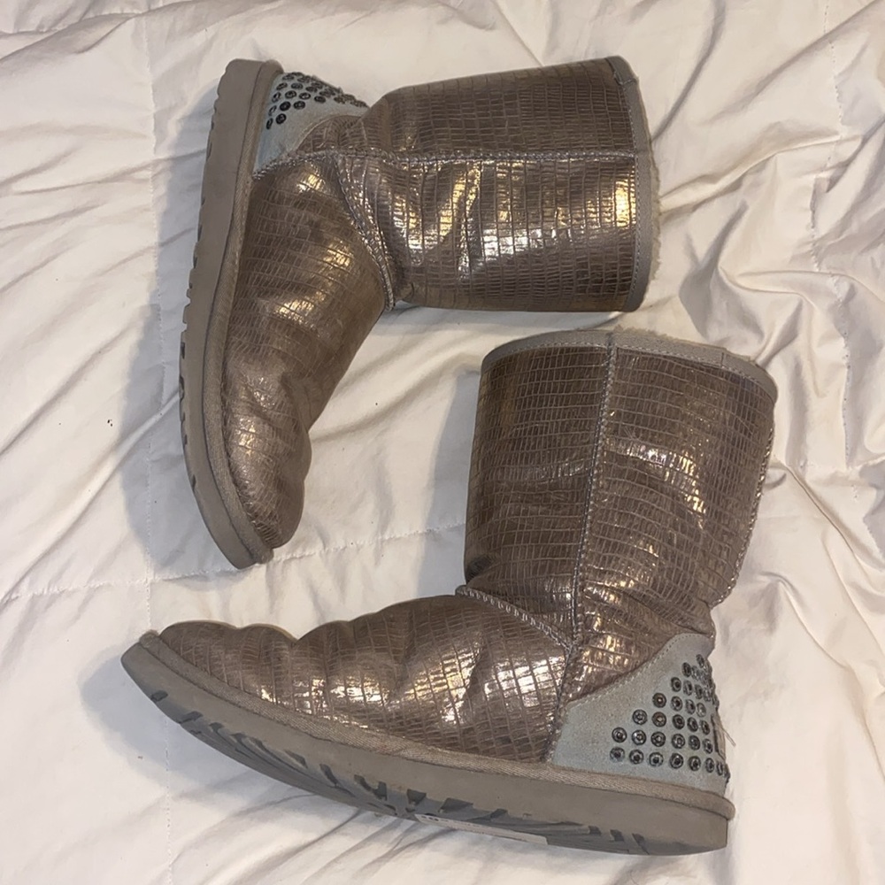 UGG Champagne Gold shimmer shearling lined suede boots size 8